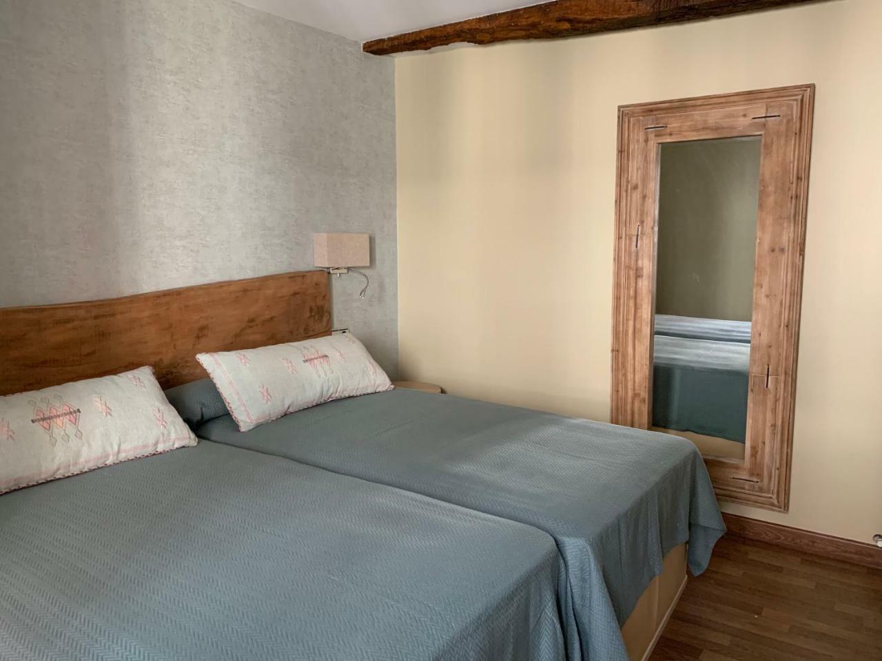 Hostal El Resbalon سيرفيرا دي بيسويرجا المظهر الخارجي الصورة